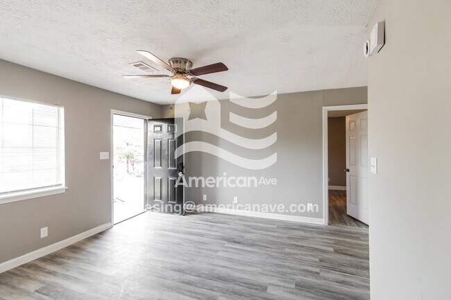 Foto del edificio - 109 Colbert Blvd