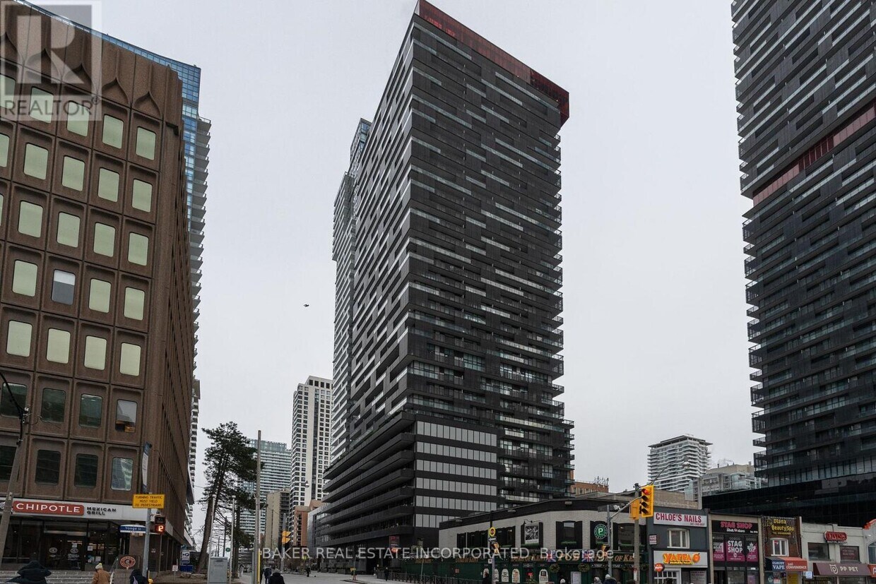 Photo principale - 15-1615 Roehampton Ave