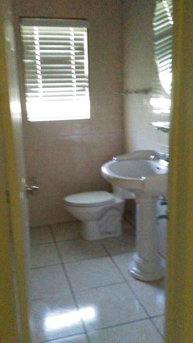 Foto del edificio - Great property with huge yard on small lake