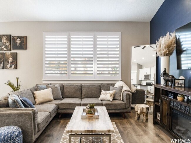 Foto del edificio - Amazing Six Bedroom Home, Draper, 3200 sq ...
