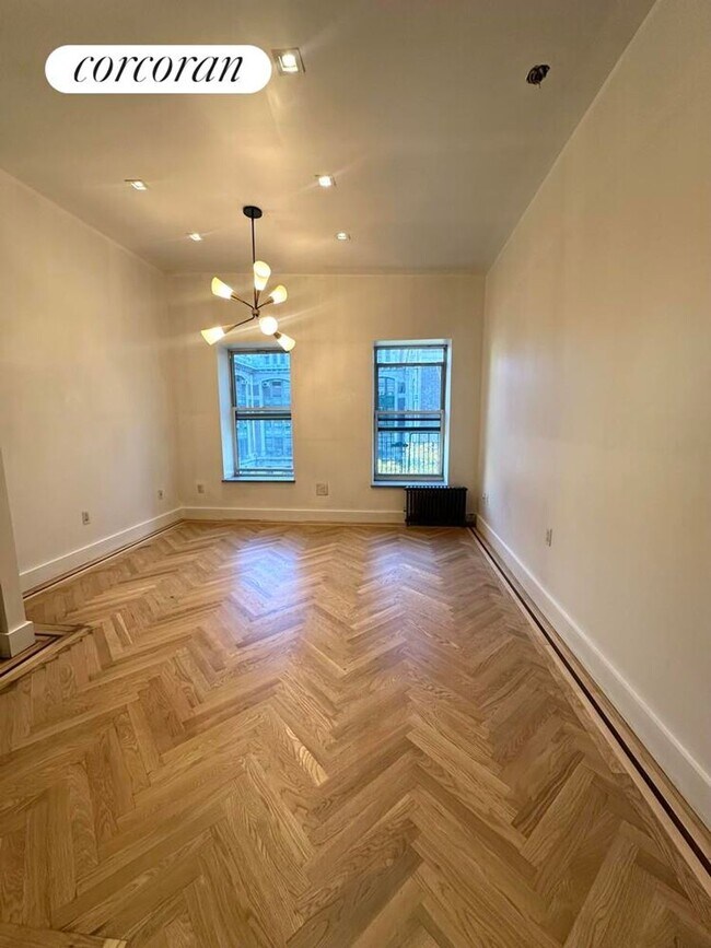 Foto del edificio - 324 W 47th St