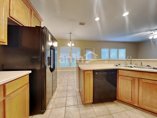Building Photo - 9243 Prosperity Lake Dr