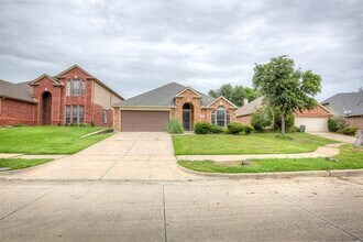 Building Photo - 4637 Parkmount Dr