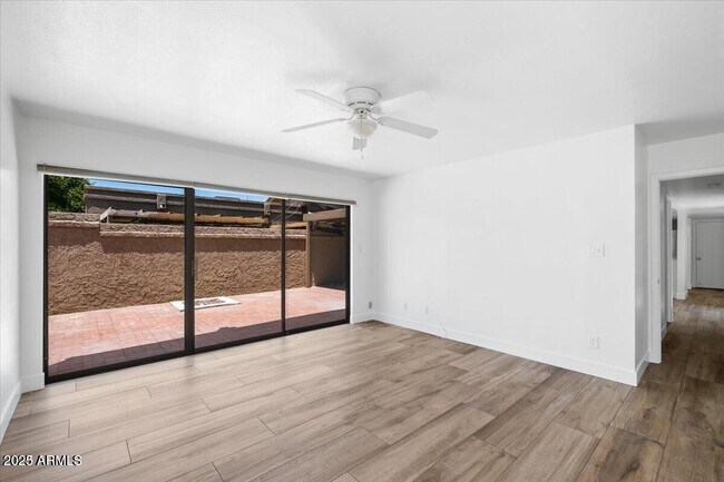 Foto del edificio - 7943 E Montebello Ave