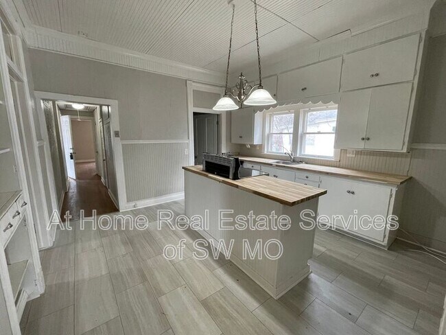 Foto del edificio - 1350 N Grant Ave