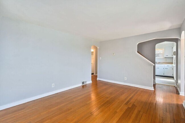 Foto del edificio - Recently Updated Single Family 3 Bedroom Home.  Available June 10th!
