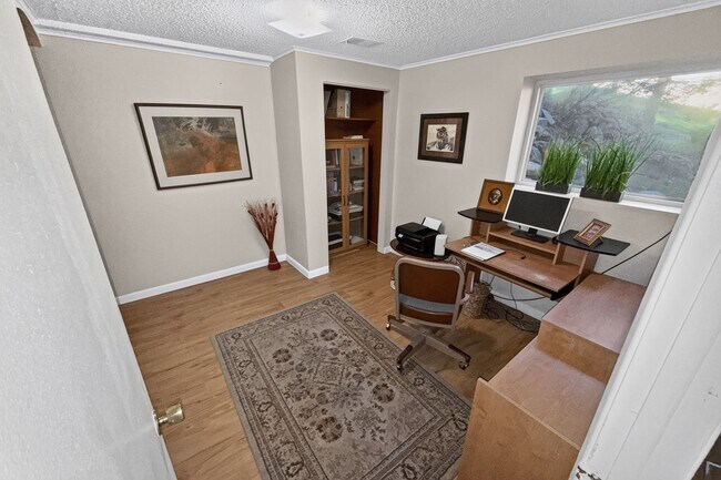 Foto del edificio - 27535 Mountain Park Rd