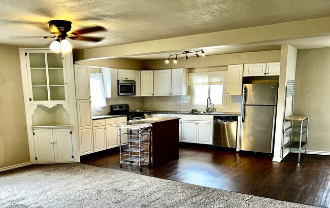 kitchen - 1301 E US Highway 24 House