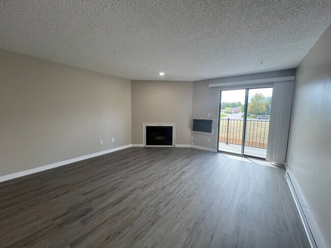 Building Photo - Newly Remodeled 2Bedroom 2 Bathroom Condo ...