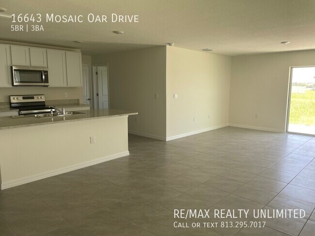 Foto del edificio - 16643 Mosaic Oar Dr