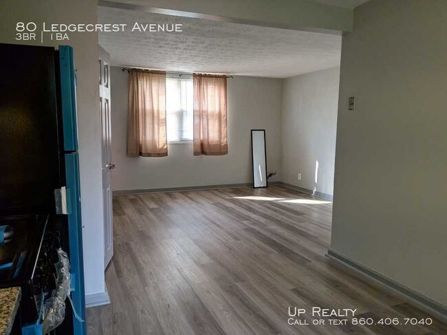Foto del edificio - 80 Ledgecrest Ave