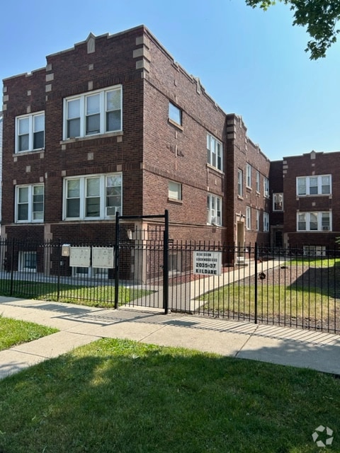 Building Photo - 2035 N Kildare Ave