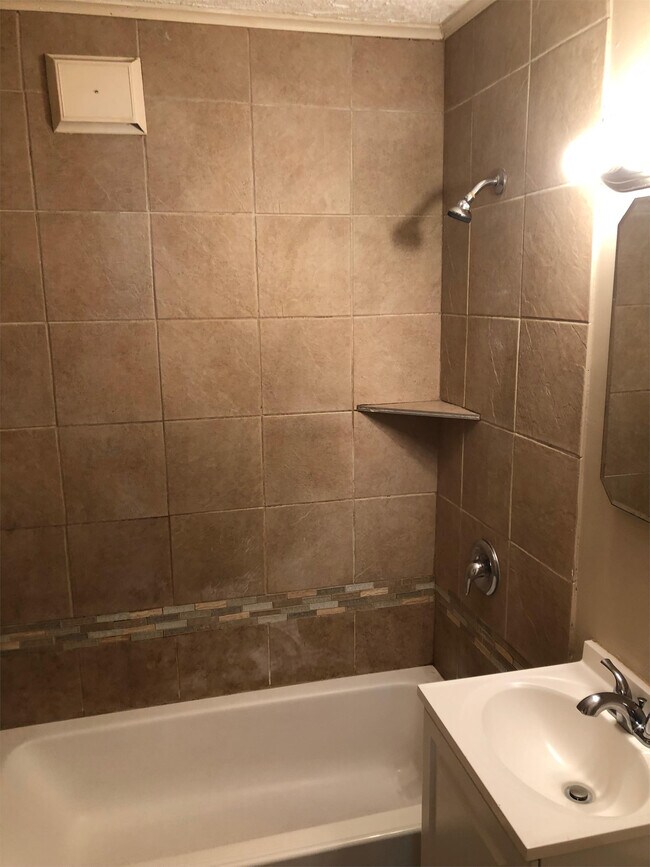 Foto del edificio - 4225 Pinkney St