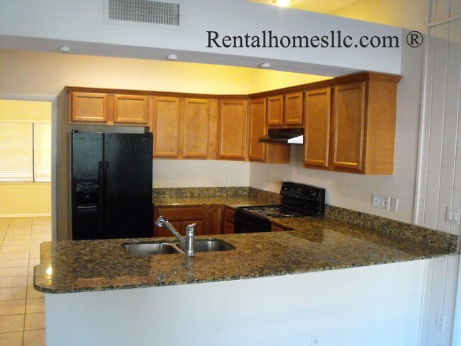Foto del edificio - Total Privacy Home, Huge Detached Garage & No HOA in Beautiful Lake Mary