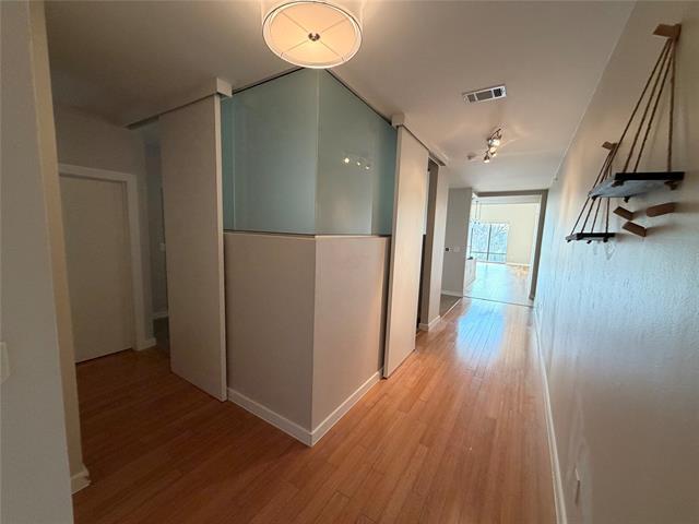 Foto del edificio - 4040 N Hall St