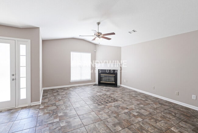 Foto del edificio - 5862 Waggoner Ct