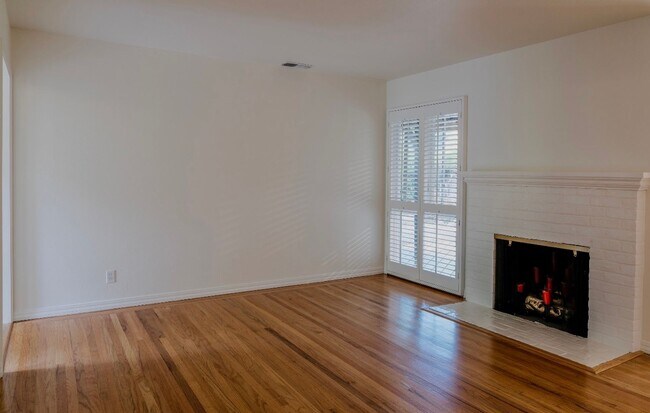 Foto del edificio - Charming spacious home, convenient locatio...