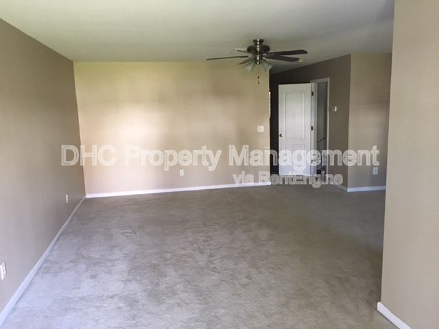 Foto del edificio - 6494 Snow Bird Ln
