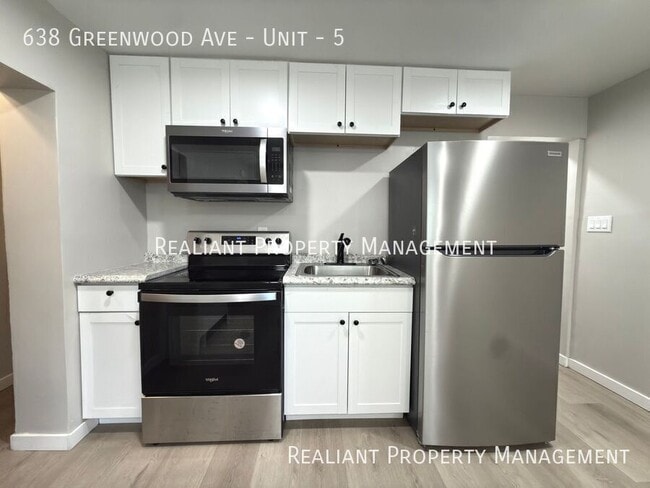 Building Photo - 638 Greenwood Ave