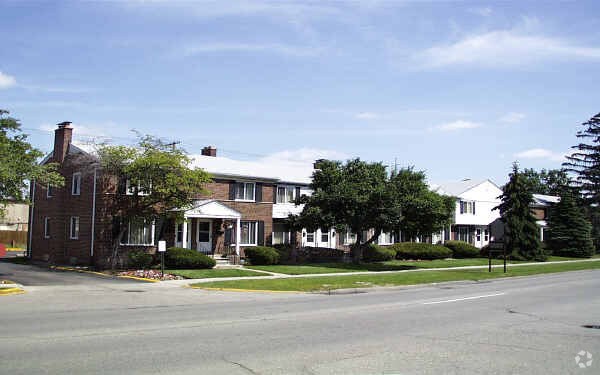 Building Photo - 3301-3355 Coolidge Hwy