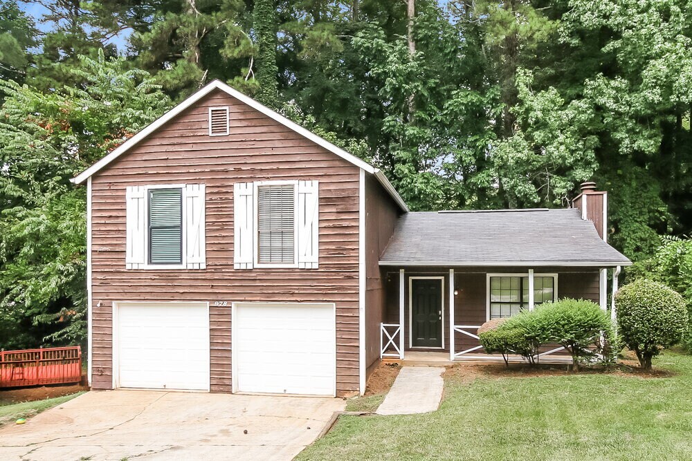 Primary Photo - 978 Mainstreet Lake Dr