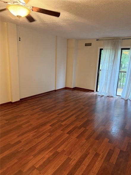 Building Photo - 210 Woodhaven Dr