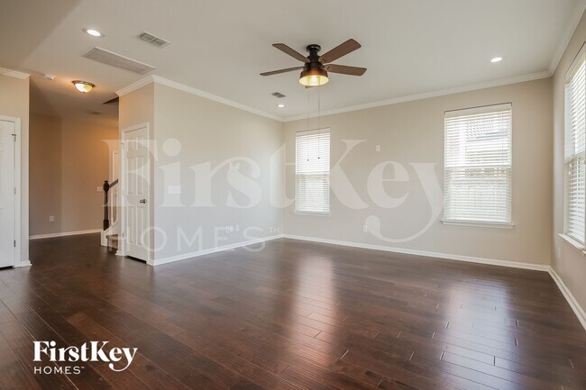 Foto del edificio - 437 Northern Red Oak Dr