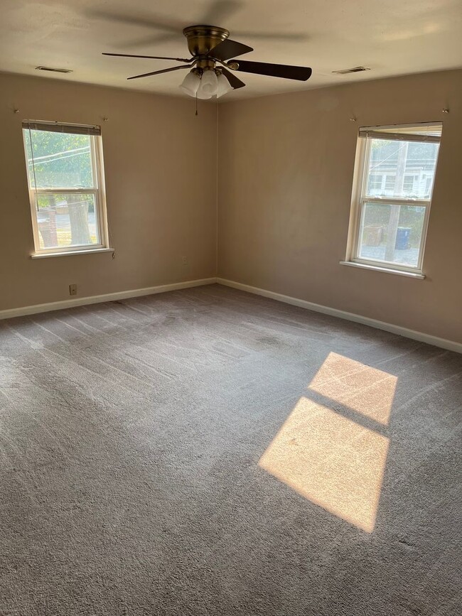 Building Photo - Spacious one bedroom apartment in Alton