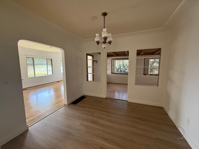 Building Photo - Spacious and Beautiful Home