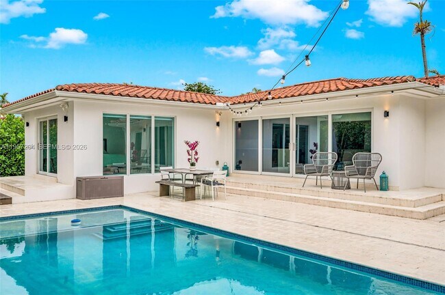 Foto del edificio - 1080 NE 104th St