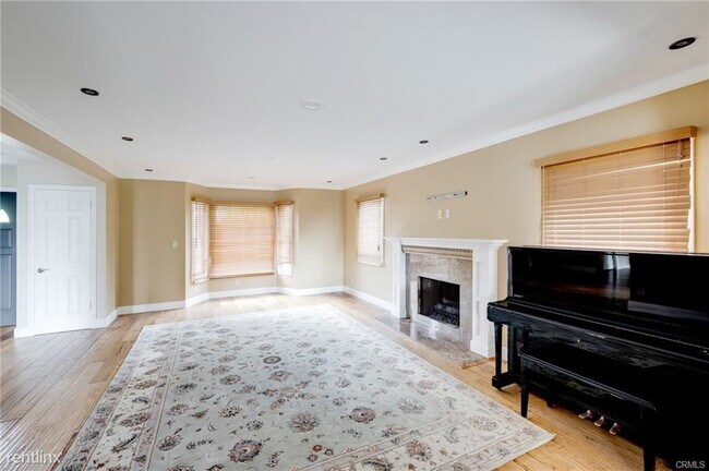 Building Photo - 4 br, 5 bath House - 222 W Kenneth Rd