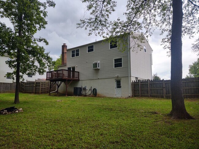 Foto del edificio - 6127 Covered Bridge Rd