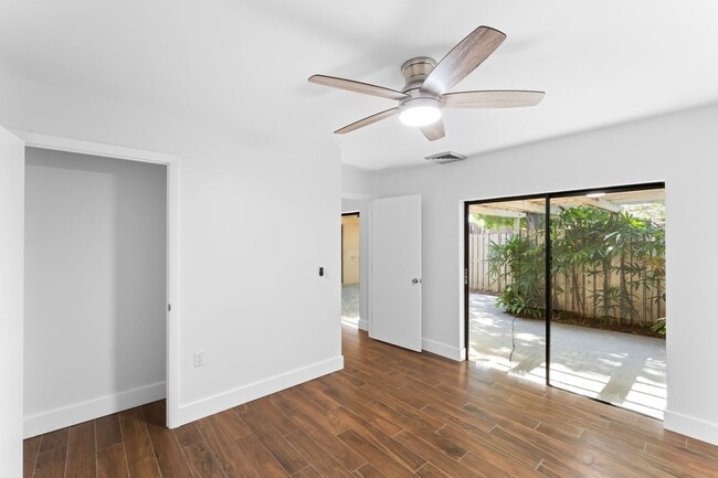 Building Photo - 1204 12th Ln