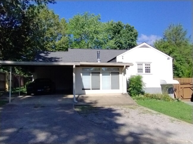 Foto del edificio - 4912 Log Cabin Rd