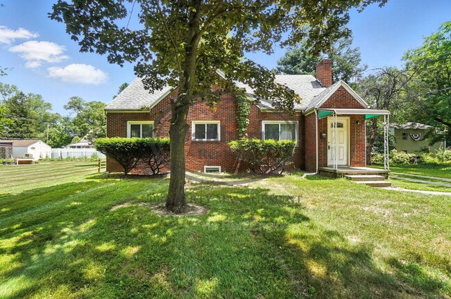 Building Photo - 822 Searles Rd