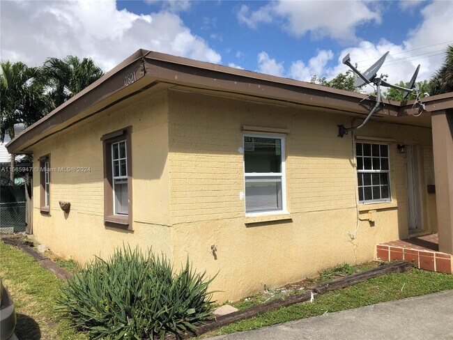 Foto del edificio - 2821 NW 12th Ct