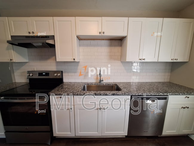 Building Photo - 217 Greenbriar Dr