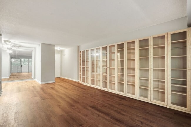 Building Photo - Available Now! 1 Bed / 1 Bath Condo in the heart of the DC Wharf!