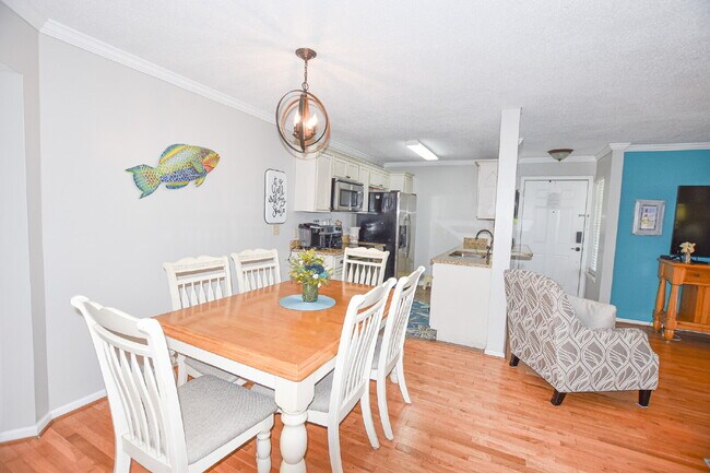 Foto del edificio - Spacious Condo Beautifully Furnished