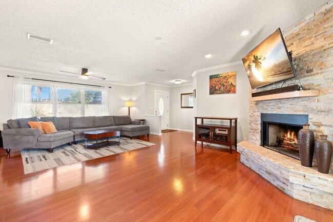 Building Photo - 3921 W Eden Roc Cir