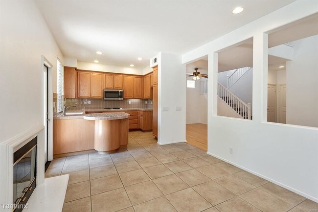 Building Photo - 3 br, 2.5 bath Townhome - 3124 La Casa Ct