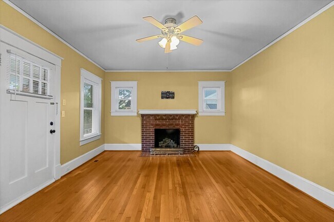 Foto del edificio - 707 Mayflower Dr