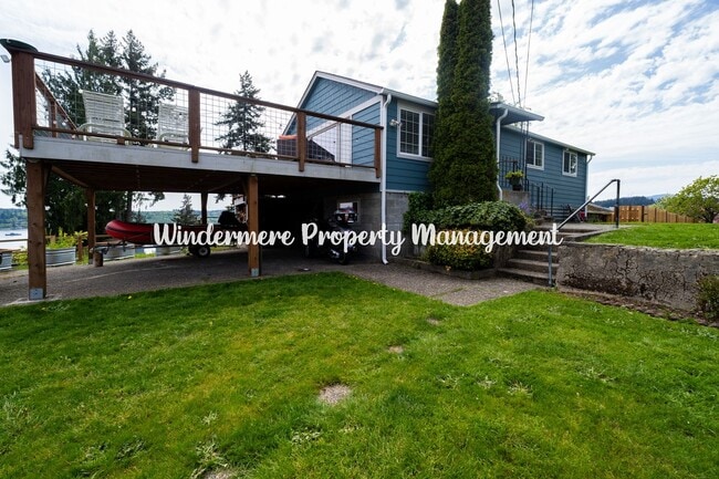 Building Photo - Amazing views, single story, convenient location!