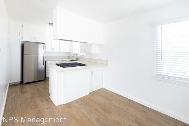 Building Photo - 2 br, 1 bath Apartment - 1521 E 2nd Street...