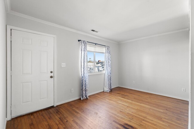 Building Photo - Charming 1-Bedroom Condo: Your Coastal Ret...