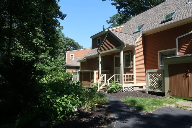 Building Photo - 4 Rosewood Ln