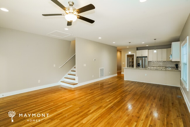 Building Photo - 2022B Greenwood Cir