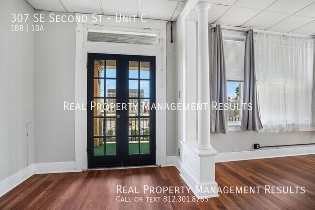Building Photo - 1 Bedroom, 1 Bathroom Studio Downtown