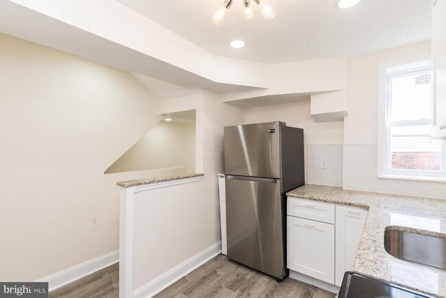 Building Photo - 537 N 33rd St
