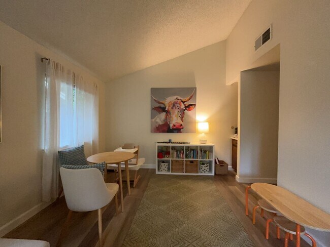 Foto del edificio - West Davis home available soon